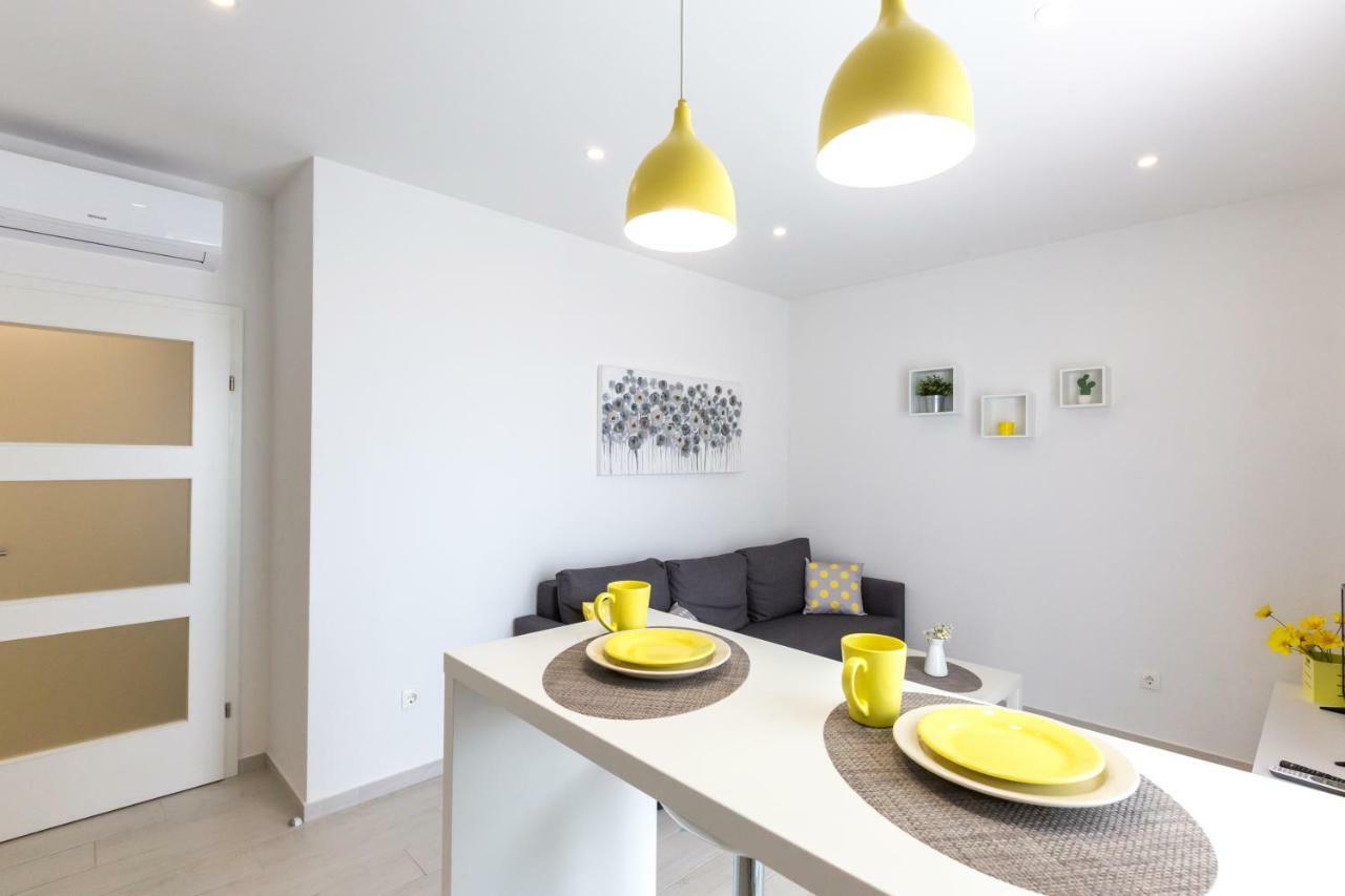 Apartmani Ksenija Tučepi Exterior foto